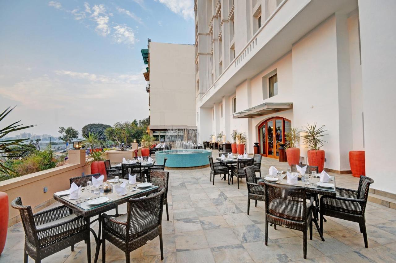 Hotel Lemon Tree Premier “The Atrium” Ahmedabad Exterior foto