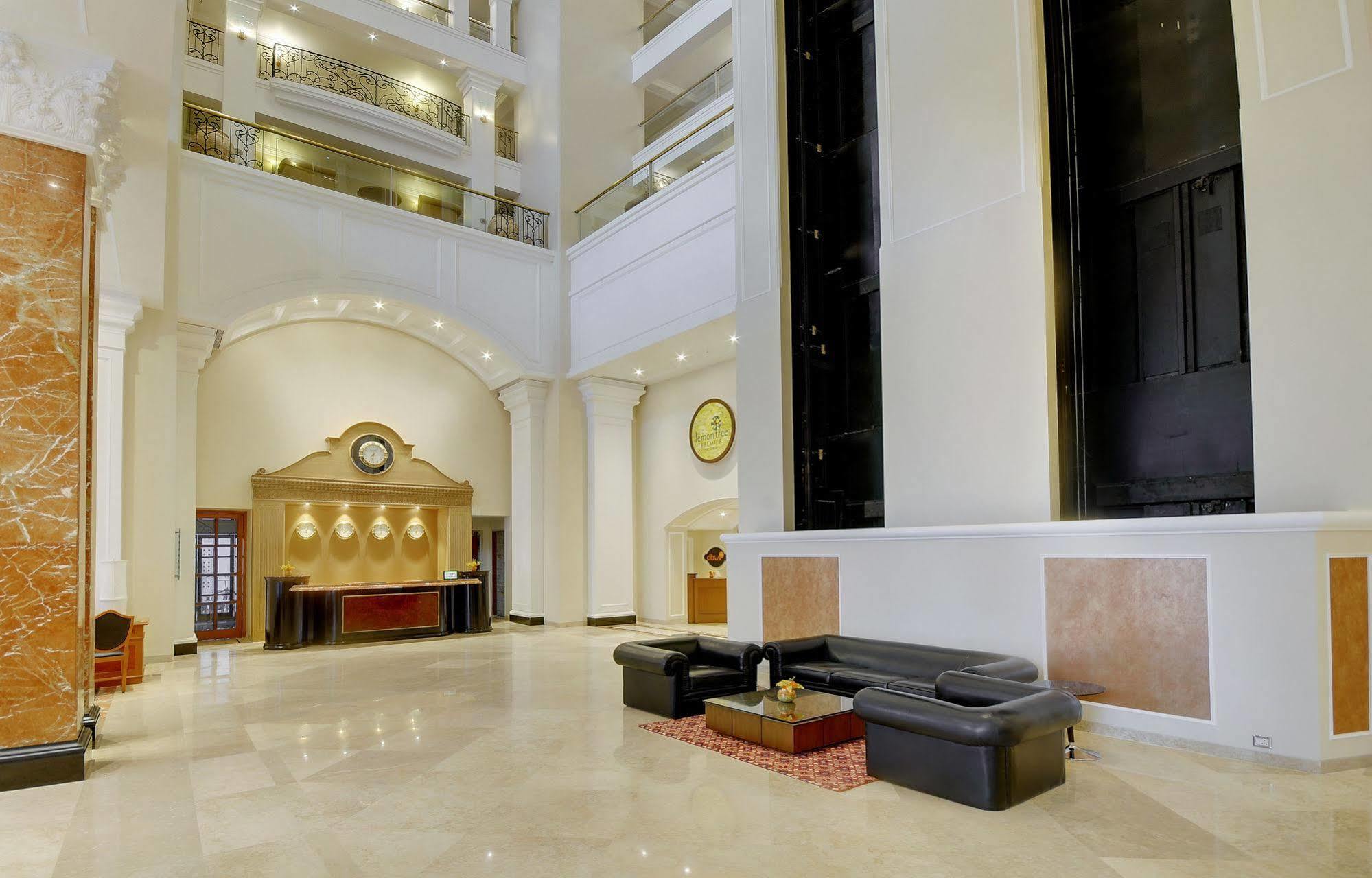 Hotel Lemon Tree Premier “The Atrium” Ahmedabad Exterior foto